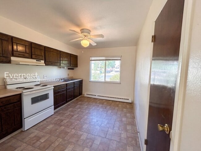 Building Photo - 1075 Magnolia St