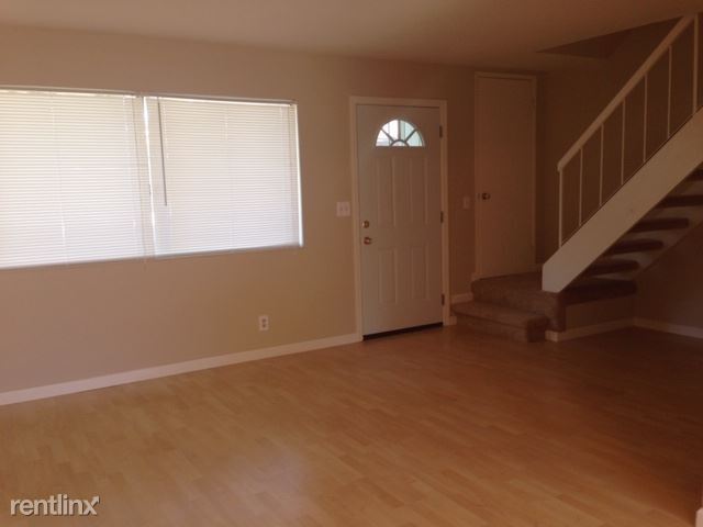 Primary Photo - 3 br, 1.5 bath Townhome - 38062 Buxton Cmn