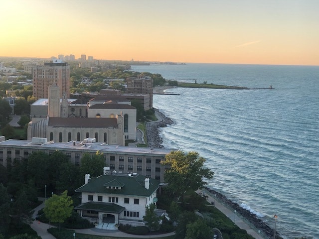 Photo - 6325 N Sheridan Rd Apartments