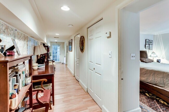 Foto del edificio - 1726 Willard St NW