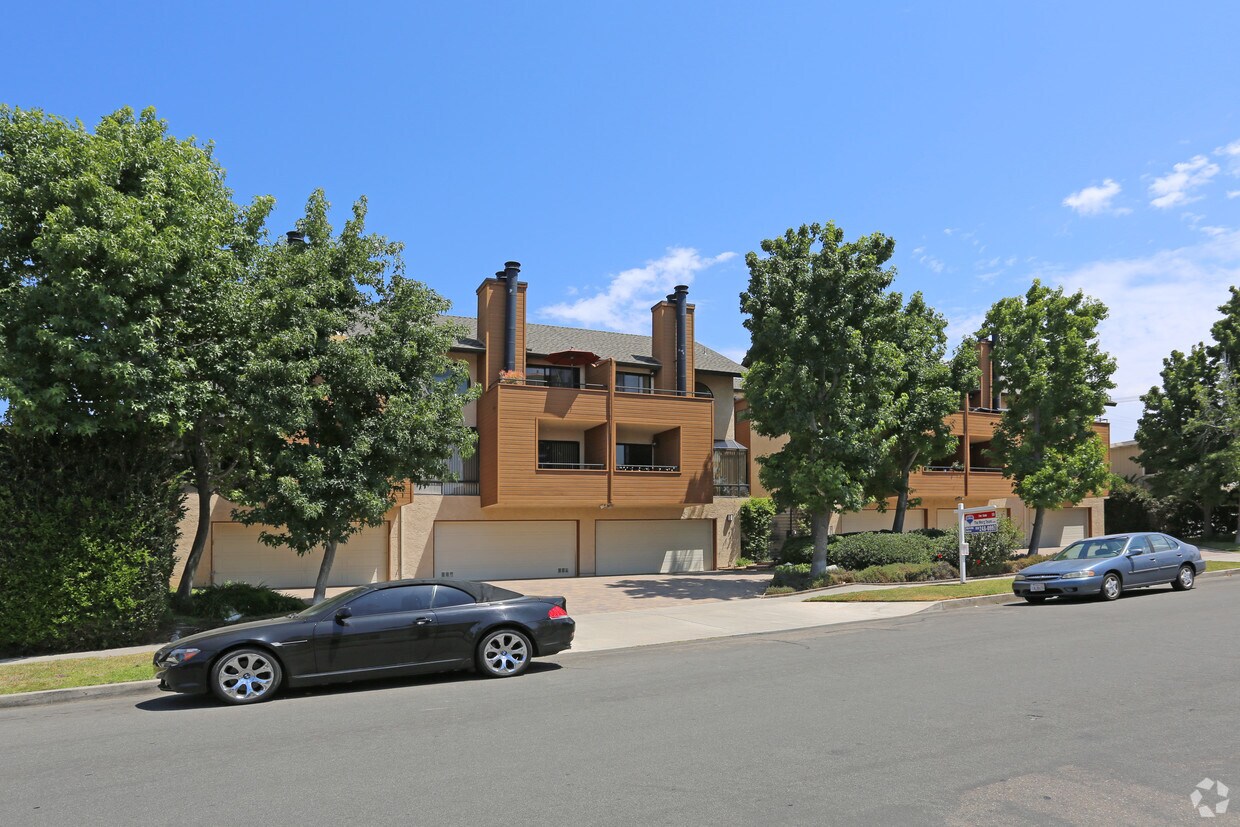 Primary Photo - 1660 Chalcedony St