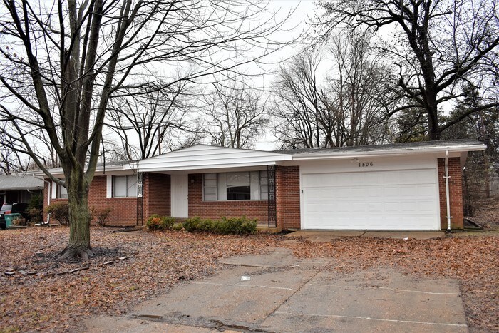 Primary Photo - Spacious 4 Bed, 2 Bath Ranch
