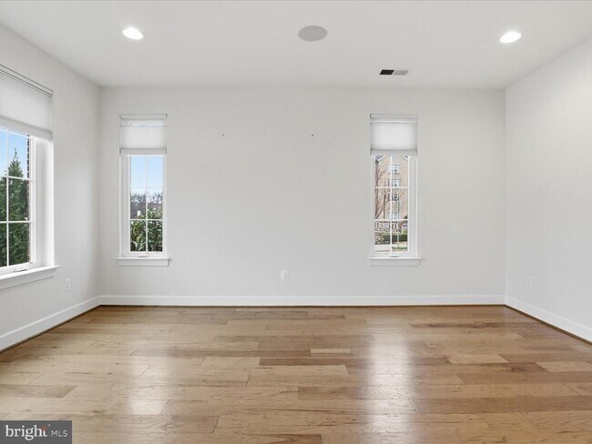 Foto del edificio - 20305 Savin Hill Dr