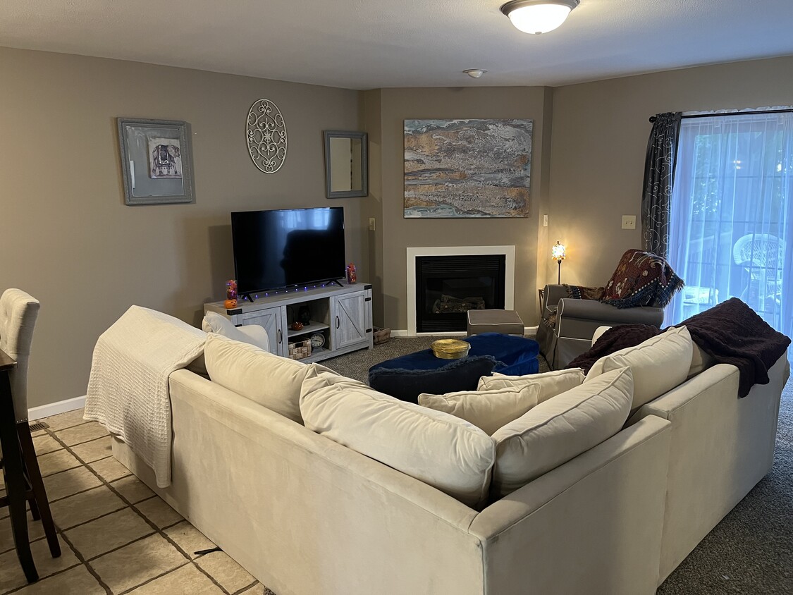 Spacious living area - 114 N Third St