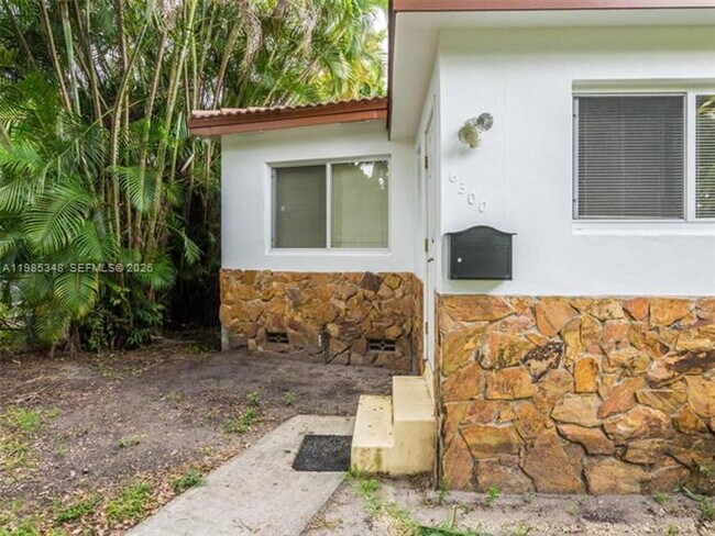 Foto del edificio - 6300 NW 41st St