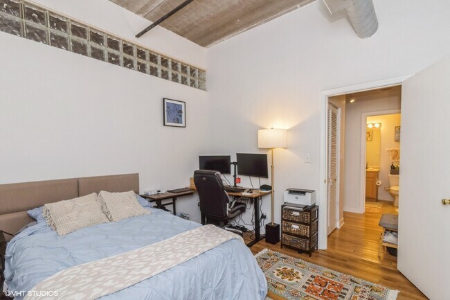 Foto del edificio - 836 W 15th Pl