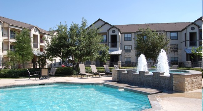 Piscina - White Rock Apartment Homes