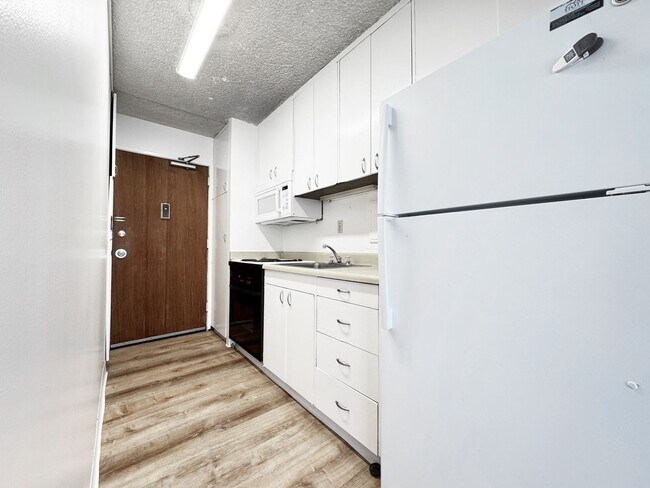 Foto del edificio - Honolulu Studio with Central A/C and Assigned Parking