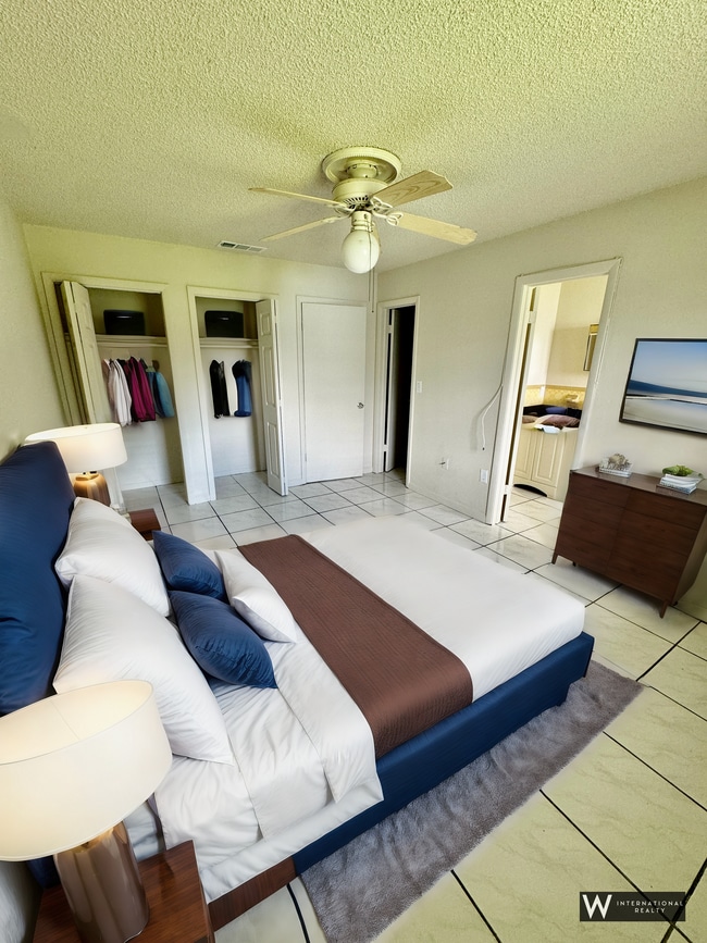 Building Photo - 7126 SW 22nd St