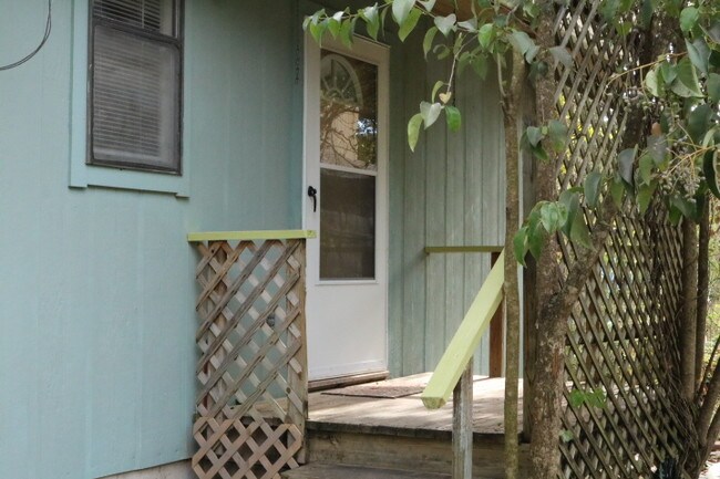 Building Photo - 1609 Roberts Ave