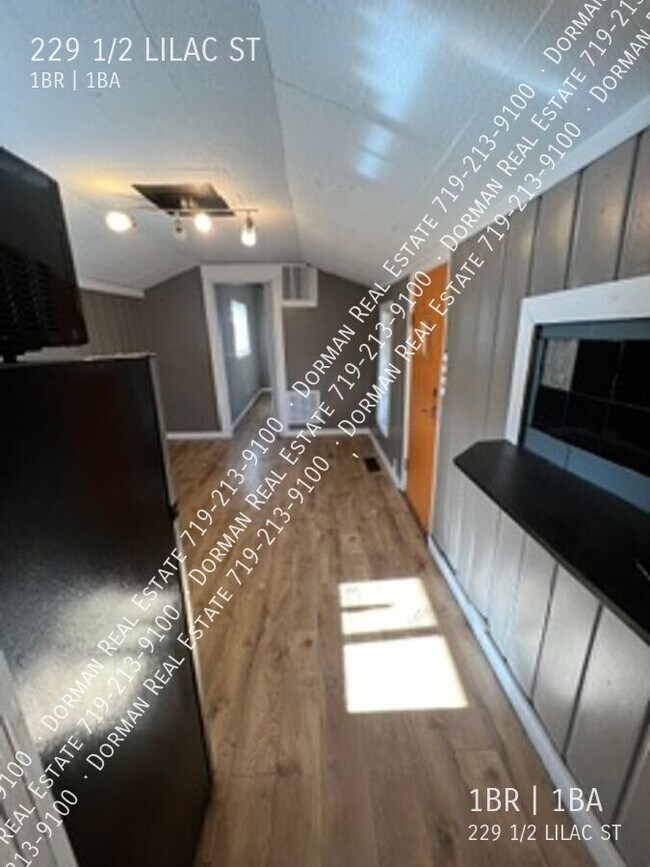Foto del edificio - 229 1/2 LILAC ST-
