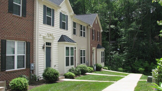 Building Photo - 824 Rockcreek Rd