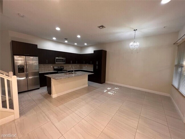 Building Photo - 3 br, 2.5 bath Townhome - 1746 NW 124th Way