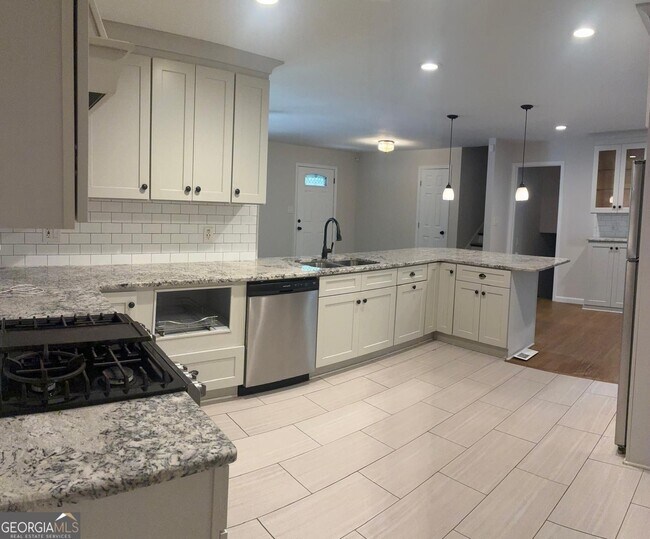 Foto del edificio - 1744 Oak Ridge Way NW