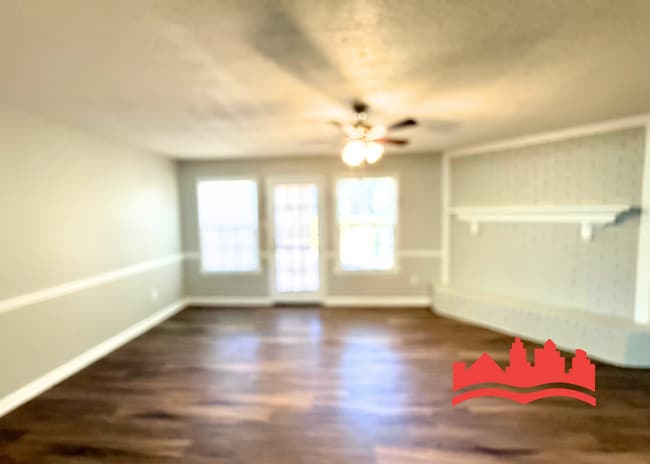 Foto del edificio - 5584 Blossom Ln