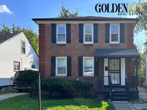 Building Photo - 15947 Ellsworth St