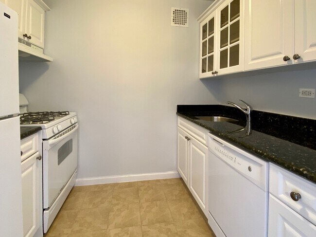 Foto del edificio - 222 East 19th Street, 8J