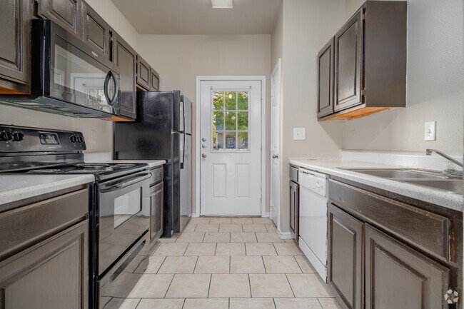 4BR, 2BA - 1490SF - Kitchen - Westmount at Houston Street