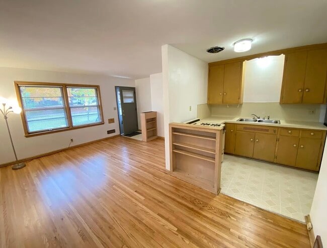 Foto del edificio - 4451 Bloomington Ave