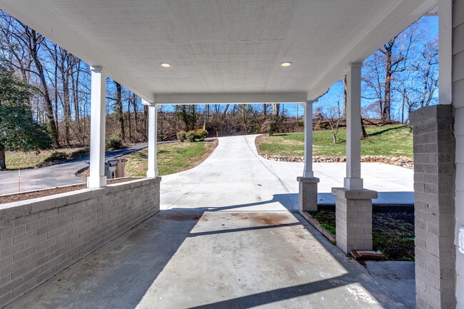 Building Photo - 1518 Cliffside Ln