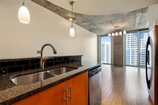 Building Photo - 360 Nueces St