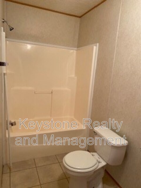Building Photo - 615 Kerri Ln