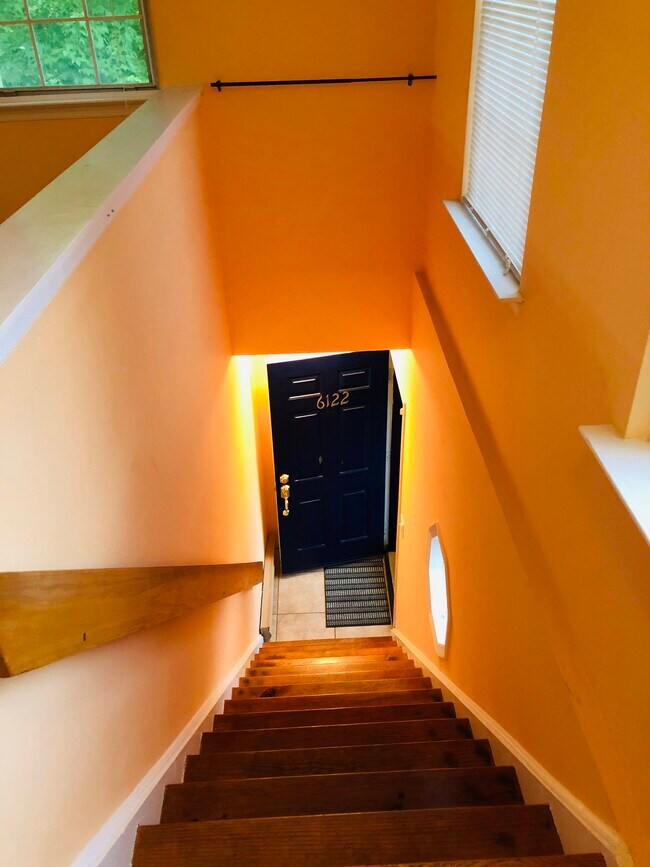 Foto del edificio - 6122 Cedar Ct