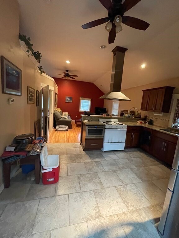 12 Park Ln, Leicester, MA 01524 House Rental in Leicester, MA