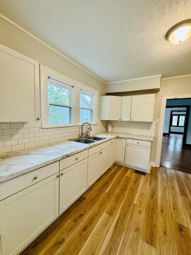 Foto del edificio - 423 Leonard St NE