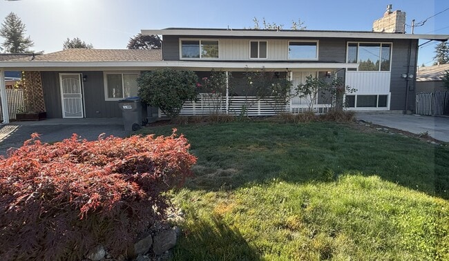 Photo - 2248 Madrona Dr SE House