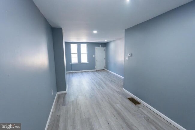 Building Photo - 741 E Norwegian St