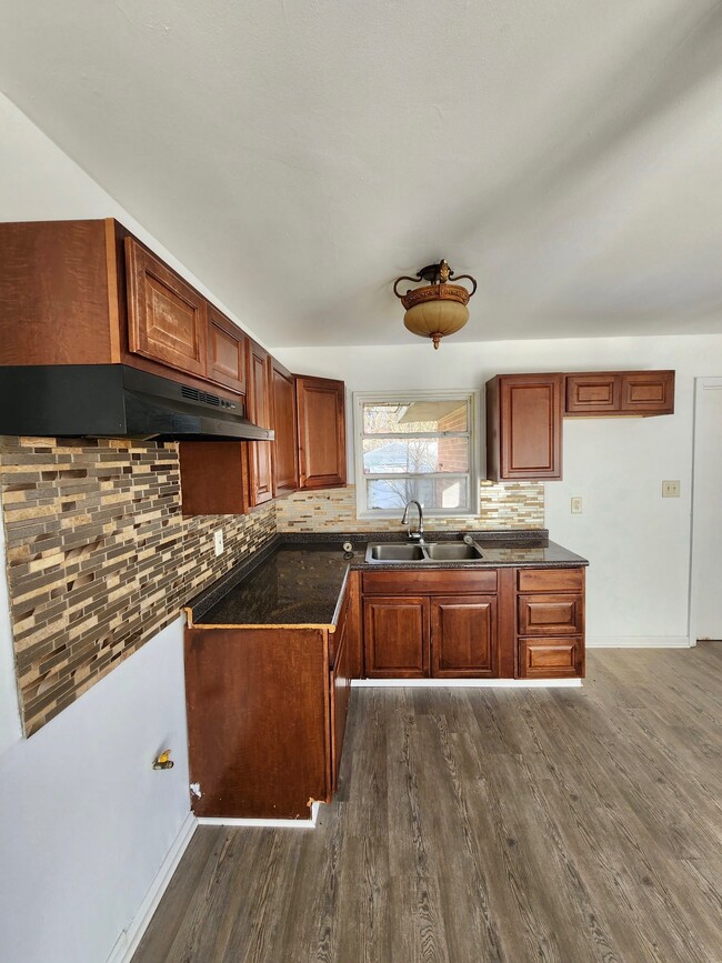 Building Photo - 1721 Collier Dr