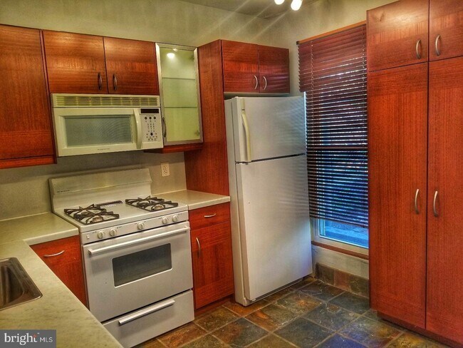 Building Photo - 148 Gay St