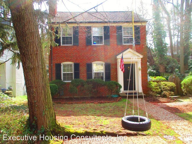 Foto del edificio - 5 br, 3.5 bath House - 4620 Sedgwick St, NW