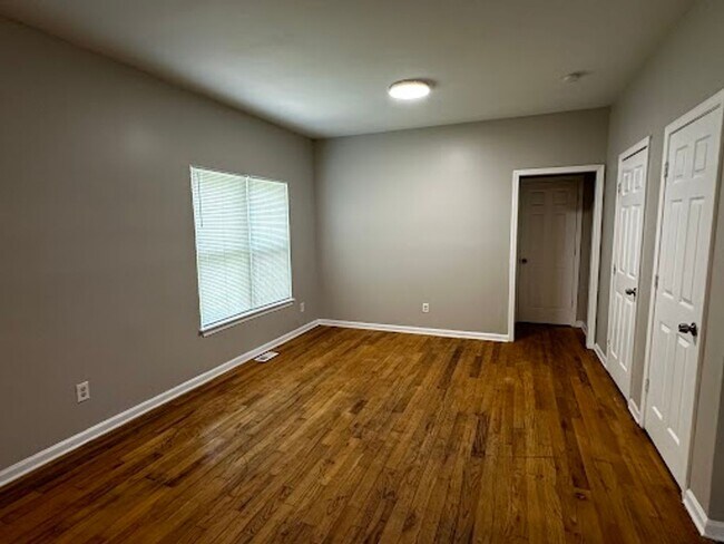 Foto del edificio - 5 Bed 3 bath in Atlanta!