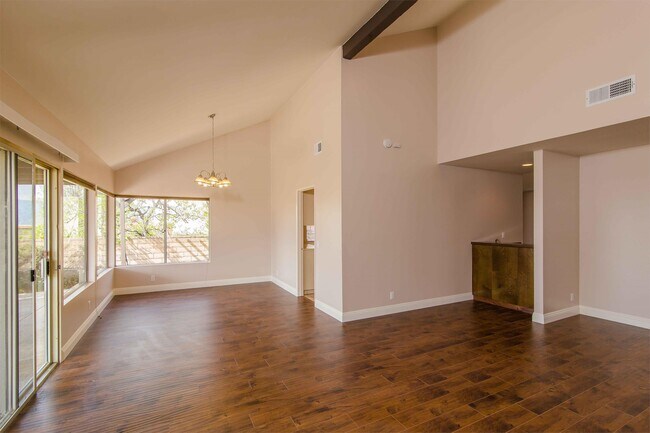 Building Photo - 1649 Avenida Entrada