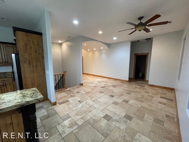 Building Photo - 3 br, 3 bath House - 3 N 660 W