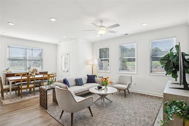 Building Photo - 4085 Hillmont Ln