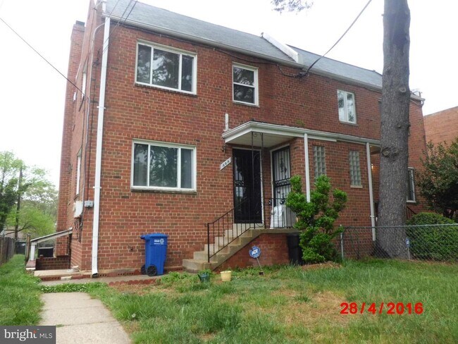 Building exterior - 868 Bellevue St SE