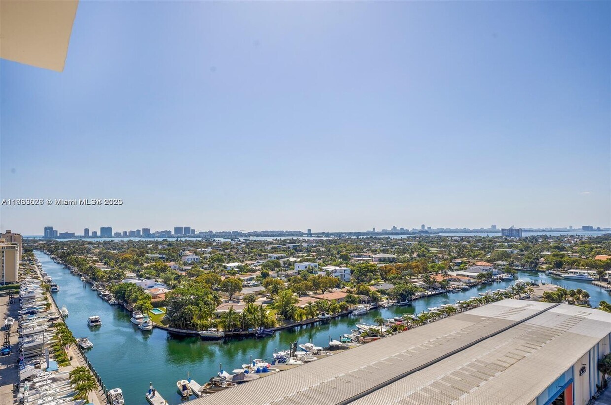 Foto del edificio - 13499 Biscayne Blvd