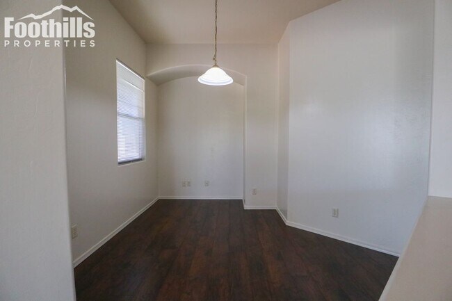 Foto del edificio - 1022 W Blue Crest Dr