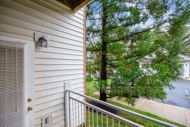 Foto del edificio - 2931 Deer Hollow Way