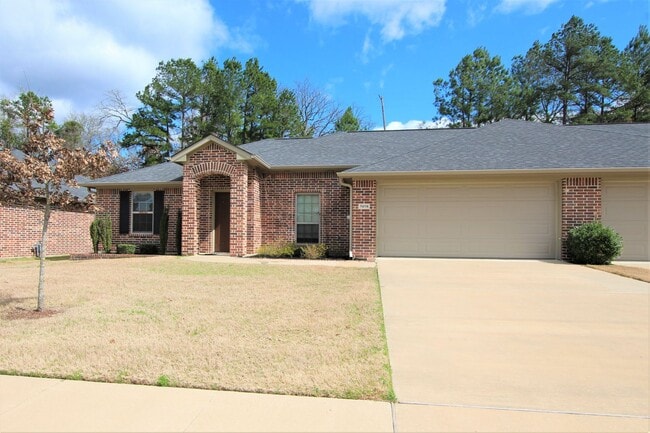 Building Photo - 3 Bedroom, 2 Bathroom Town Home in Tyler!