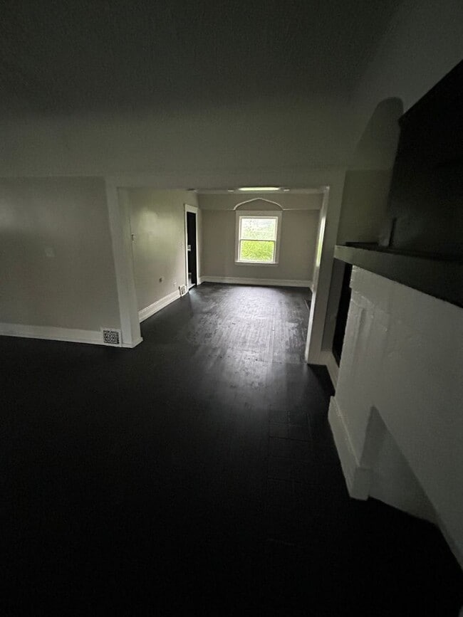 Building Photo - Coming Soon! Section 8 Accepted! Renovatio...