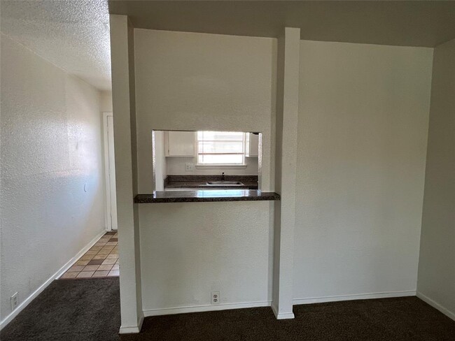 Building Photo - 3303 W Greenridge Dr