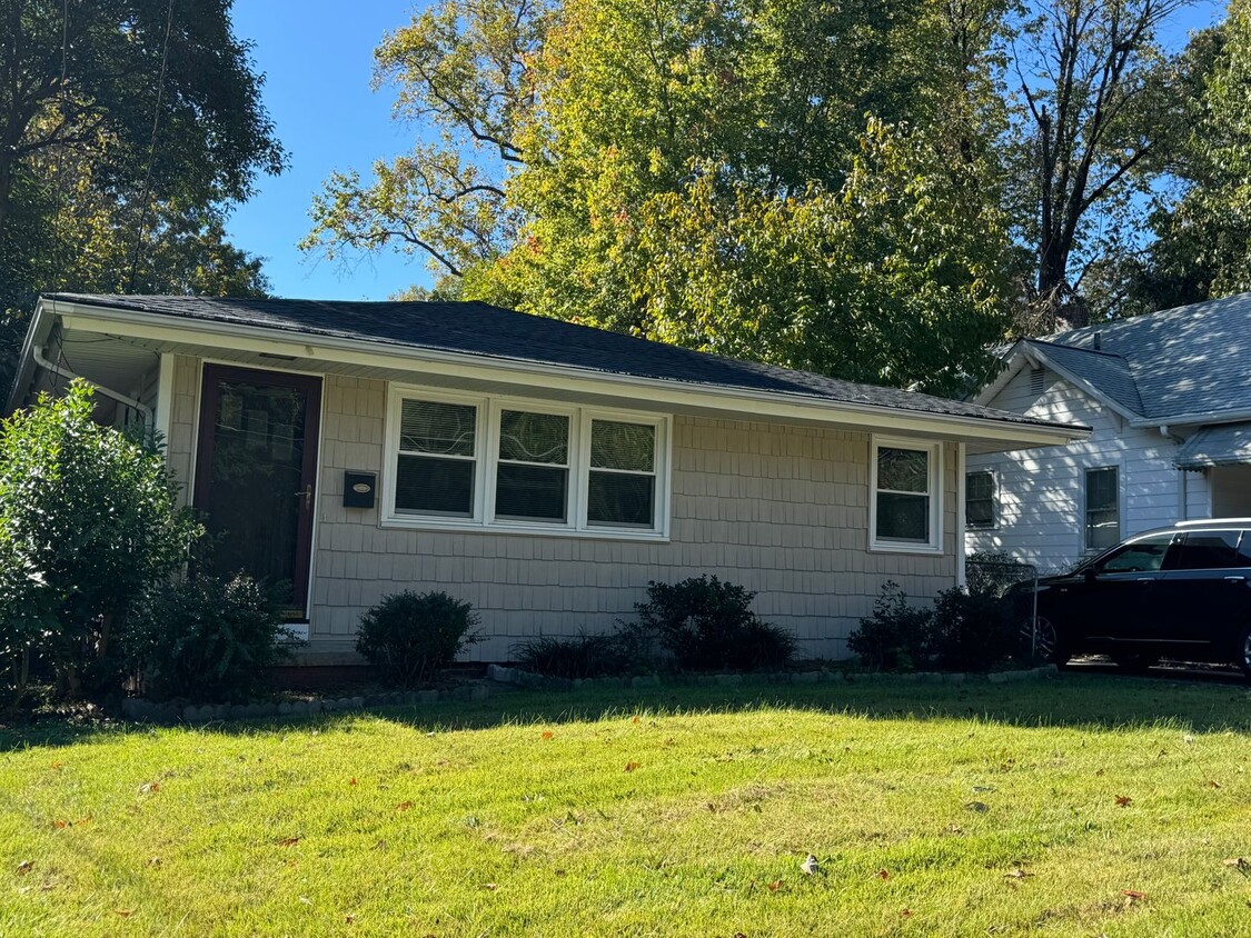 Primary Photo - 3 BR House. Convenient to downtown and Duk...