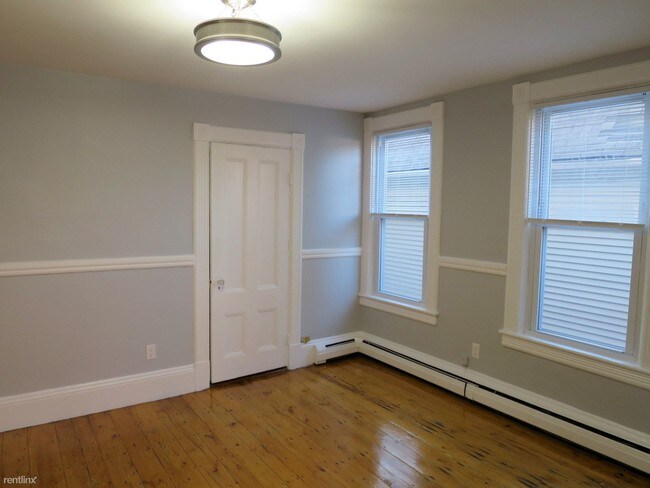 Building Photo - 3 br, 1 bath House - 35 Union Sq