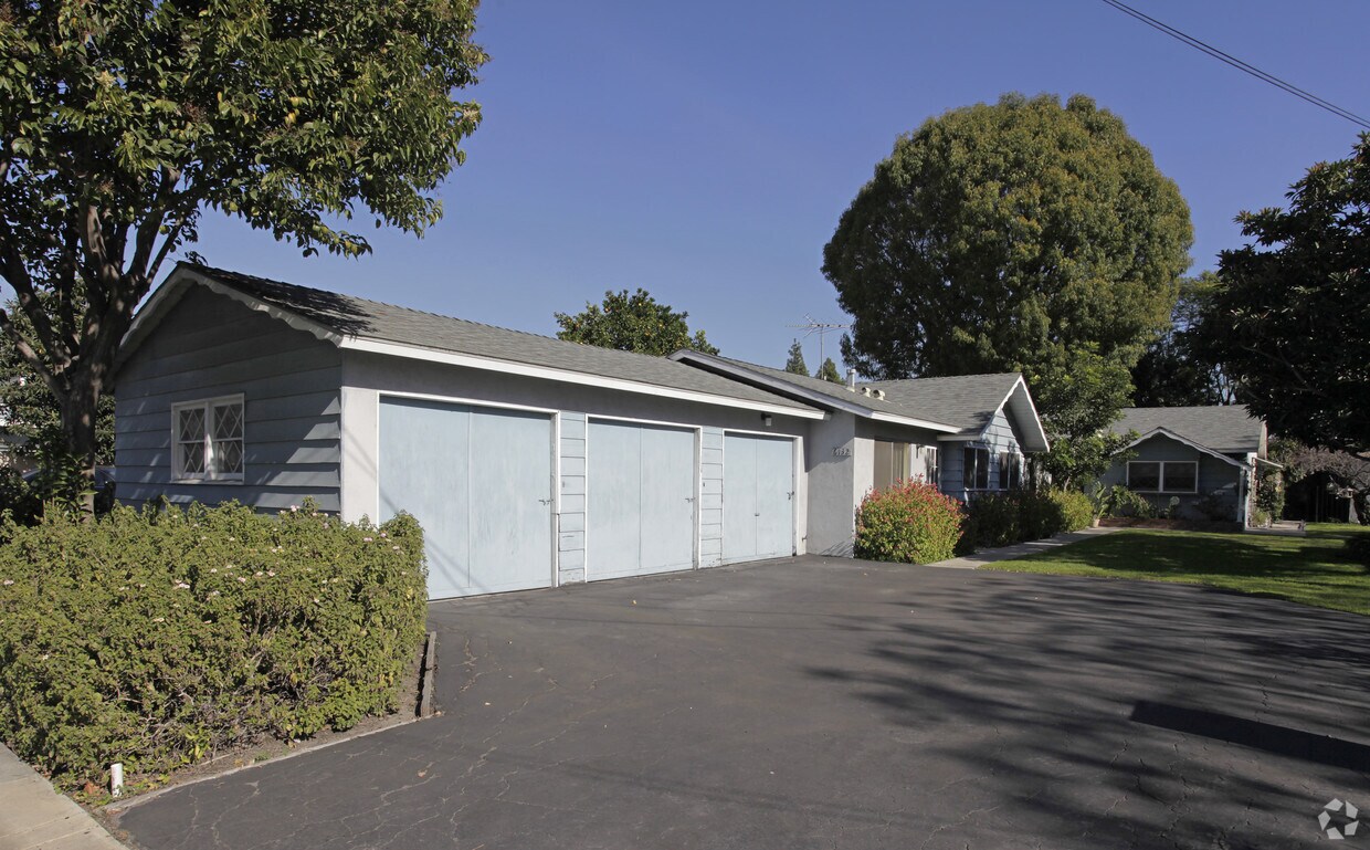 Building Photo - 6132-6152 Western Ave