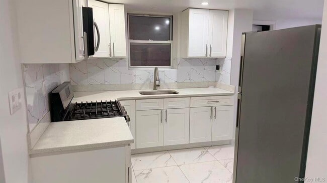 Building Photo - 70-51 45th Ave