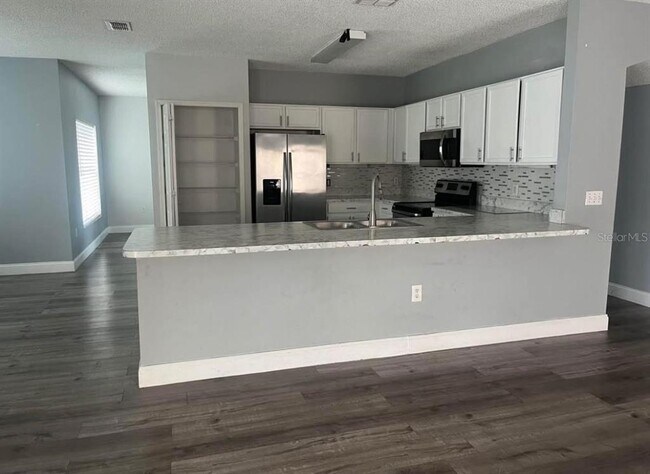 Foto del edificio - 2500 Jasmine Trace Dr